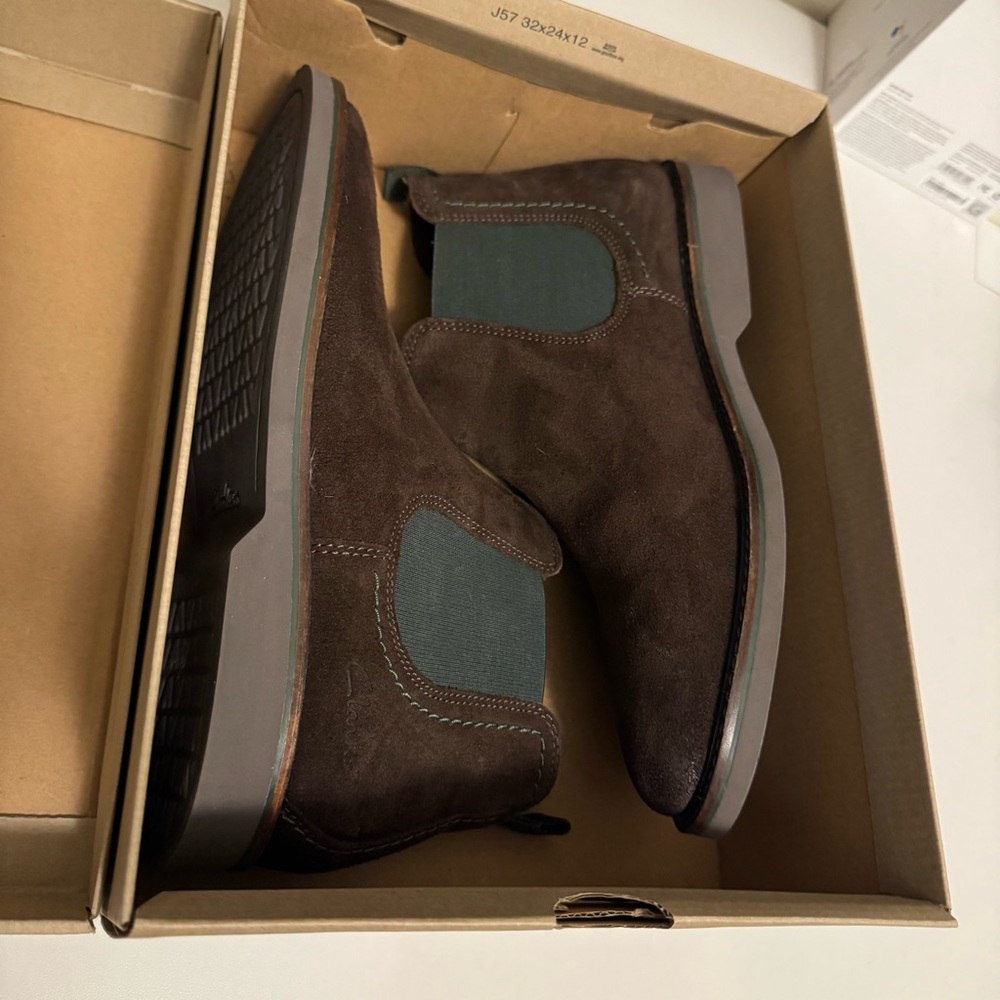 Clarks Atticus LT Top Dark Brown Suede Chelsea Boot Size 7.5 M